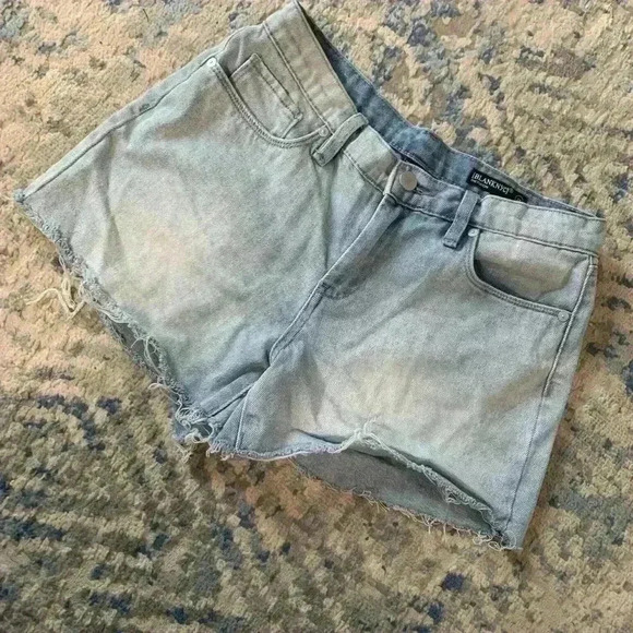 BLANK NYC The Fulton Light Wash Raw Hem Shorts - Picture 2 of 3